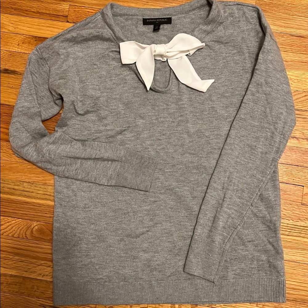 Banana republic XS gray sweater